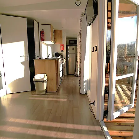 Mobil Moderne Et Spacieux